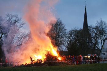 Osterfeuer in Stiepel